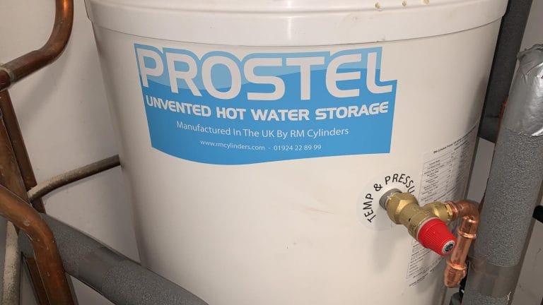 Hot water cylinder installation